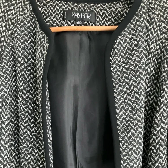 KASPER Black & White Silk and Cotton Blend Open Front Blazer Size 18W - Picture 3 of 12